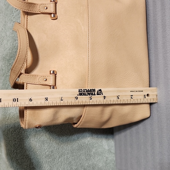 Lauren Conrad light tan purse. - Picture 4 of 10